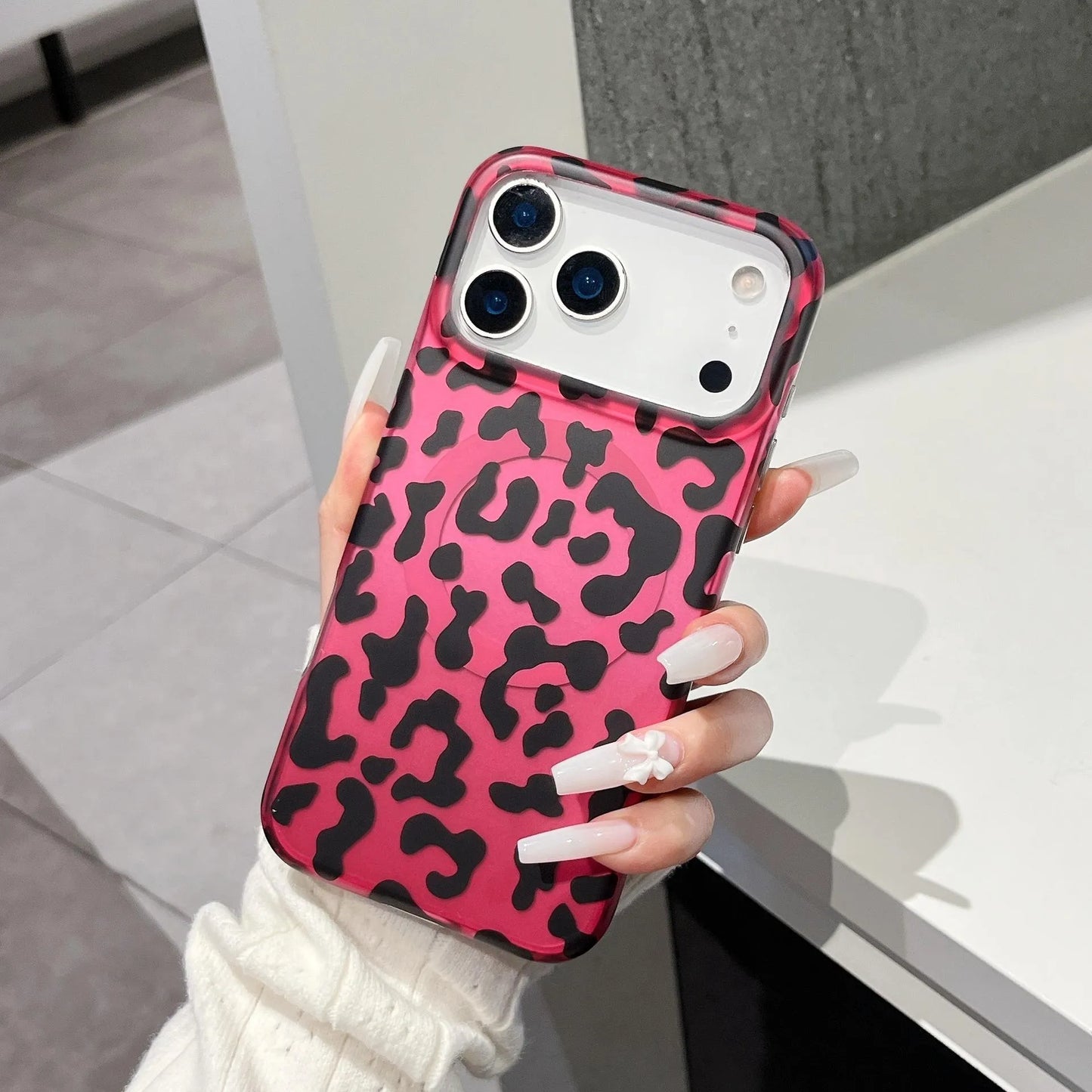 Trendy Black Pink Leopard Print Magnetic Phone Case 17 Pro max