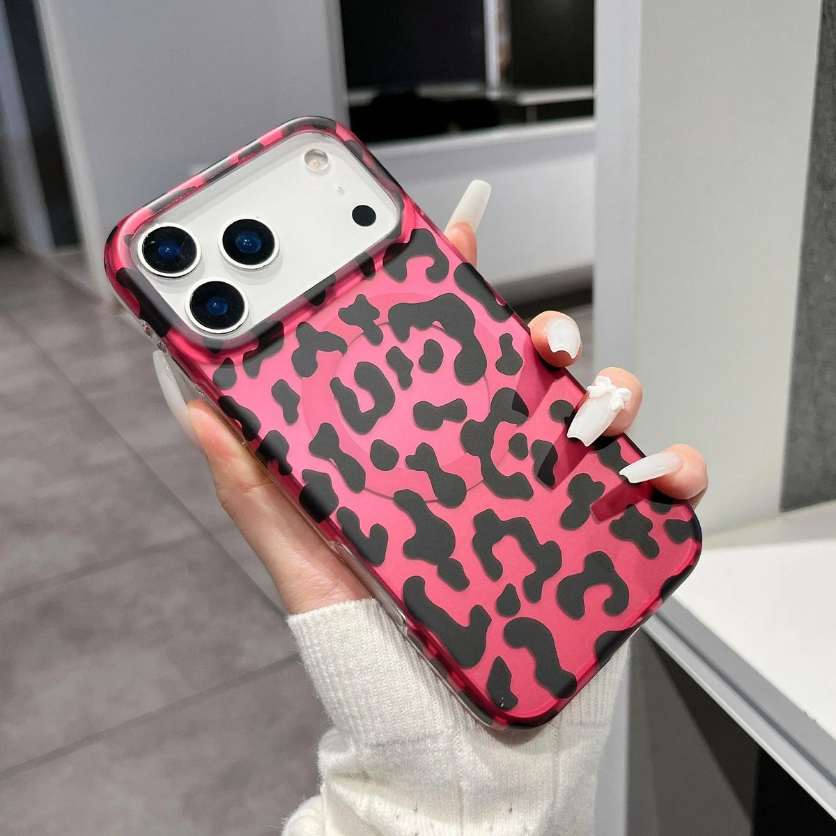 Trendy Black Pink Leopard Print Magnetic Phone Case 17 Pro max